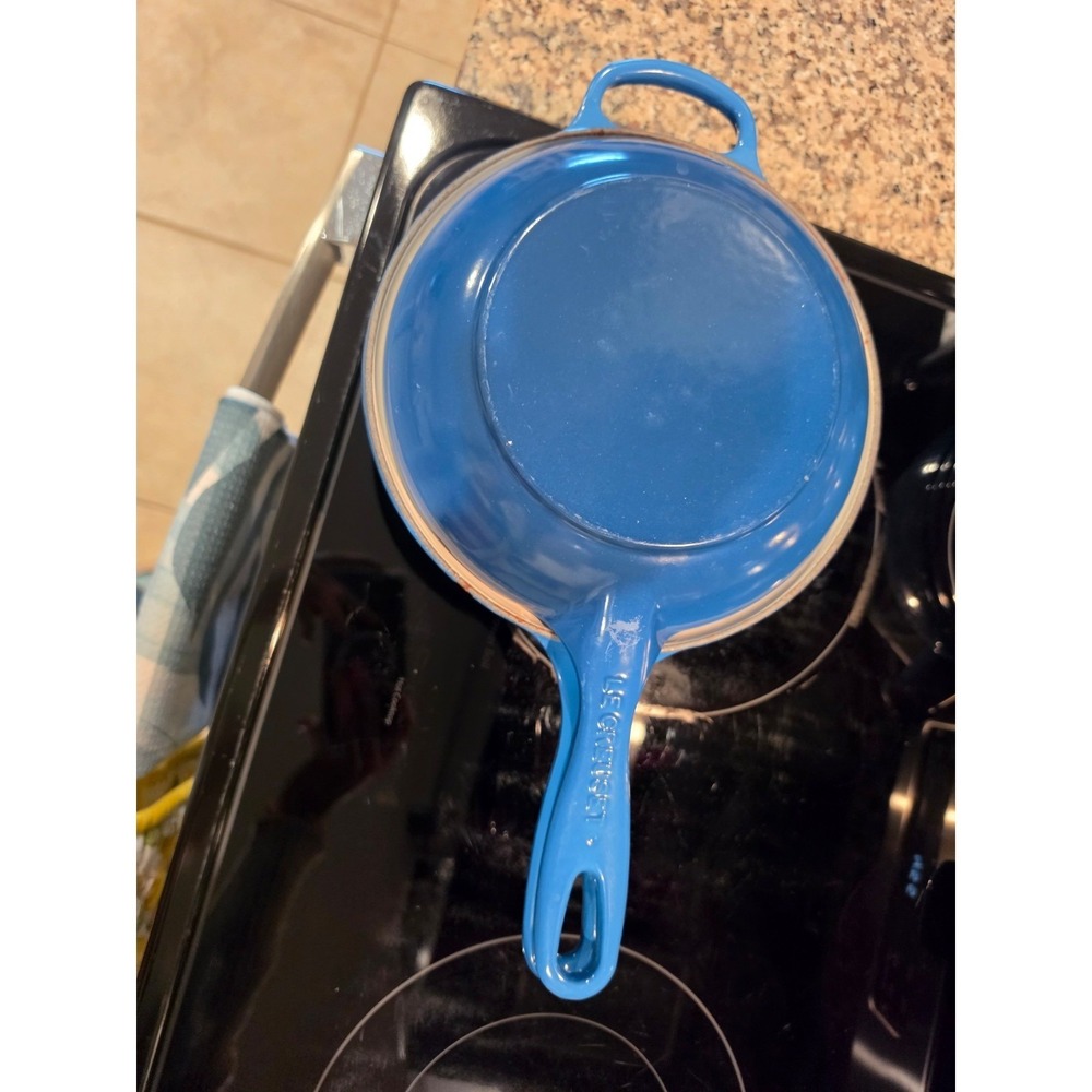 Le Creuset multifunctional 2.5qt sauce pan with skillet Marseille Blue - Picture 8 of 10